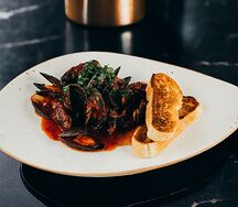 Черноморские мидии в соусе Сальса