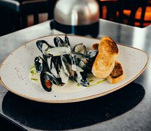 Черноморские мидии в соусе Дорблю