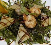 Салат с руккола и креветками