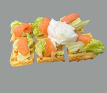 Сырные вафли с семгой и яйцом пашот