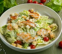 Салат цезарь с курицей