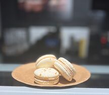 Макаруны соленая карамель