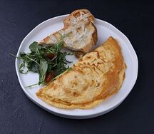 Омлет с тамбовским окороком, помидорами и сыром Доставка