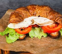 Круассан с индейкой Достака
