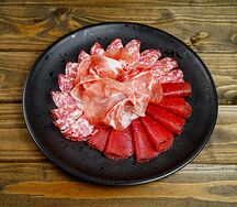 Мясная тарелка