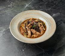 Гречневая лапша с курицей и азиатским соусом
