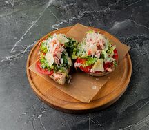 Брускетта с крабом