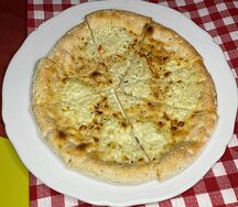 Фокачча с сыром страчателла