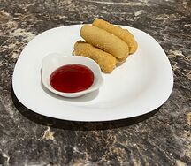 Сырные Палочки с ягодным соусом