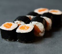 Мини-ролл копченый лосось