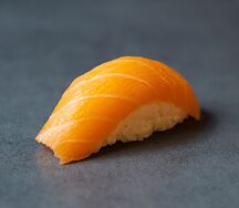 Суши Копченый лосось