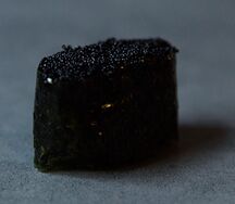 Суши тобико черная