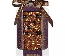 Шоколад молочный с украшением Смородина и вишня