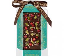 Шоколад темный с украшением Брусника и тыквенные семечки