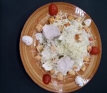 Салат Цезарь с курицей