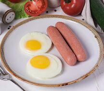 Яичница с сосисками