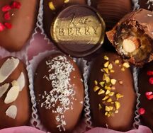 Финик в шоколаде с миндалем