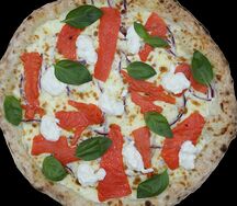 Пицца с лососем