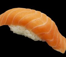 Суши с лососем