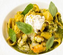 Каламарата с креветками, песто