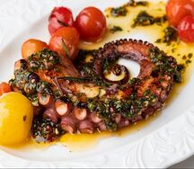 Осьминог, соус кимчи