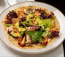 Лепешка роти с лососем и угрем