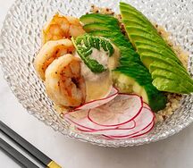 Поке с киноа и креветками