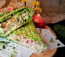 Шаурма с курицей в чесночном лаваше