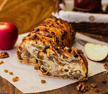 Коса яблочная с изюмом и грецким орехом