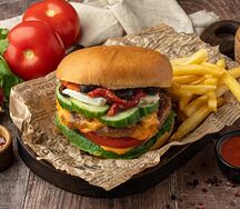 Греческий бургер S & V  и картошка фри с красным соусом от Шеф-повара