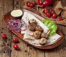 Грибы шампиньоны на углях