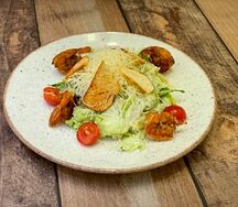 Салат Цезарь с курицей