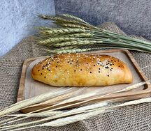 Рулет с ветчиной, сыром и зеленью