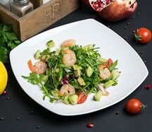 Салат из авокадо с креветками и огурцом