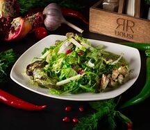 Салат с куриной печенью