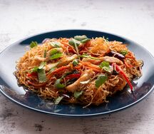 Стеклянная лапша с курицей по-малайзийски