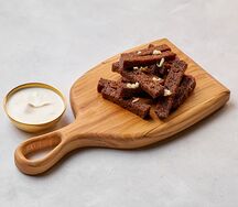 Чесночные гренки с соусом тартар