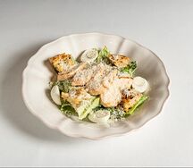 Салат Цезарь с фермерским цыпленком