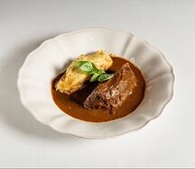 Томленые телячьи щечки с трюфельным пюре