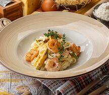 Тальятелле с креветками и овощами