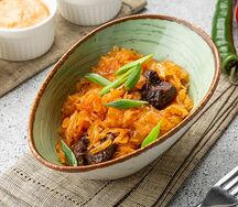 Тушеная квашеная капуста с черносливом