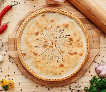 Пирог с курицей. сыром и зелен