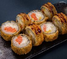 Горячий ролл с лососем