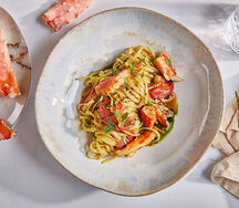 Лингвини с крабом и томатами конфи