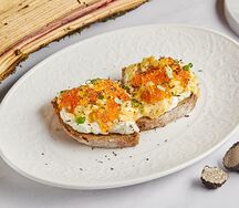 Скрэмбл с икрой и трюфелем