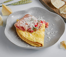 Омлет с пармой и пармезаном