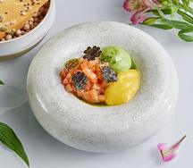 Тартар из лосося с авокадо