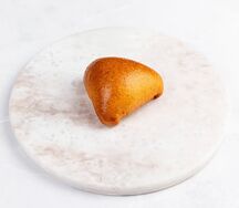 Пирожок с яблоком