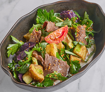 Салат с телятиной и хрустящими баклажанами