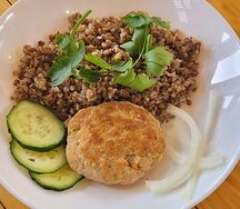 Гречка с куриной котлетой 